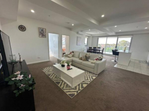 KozyGuru / Blacktown / 3 Bedroom APT / NBL005